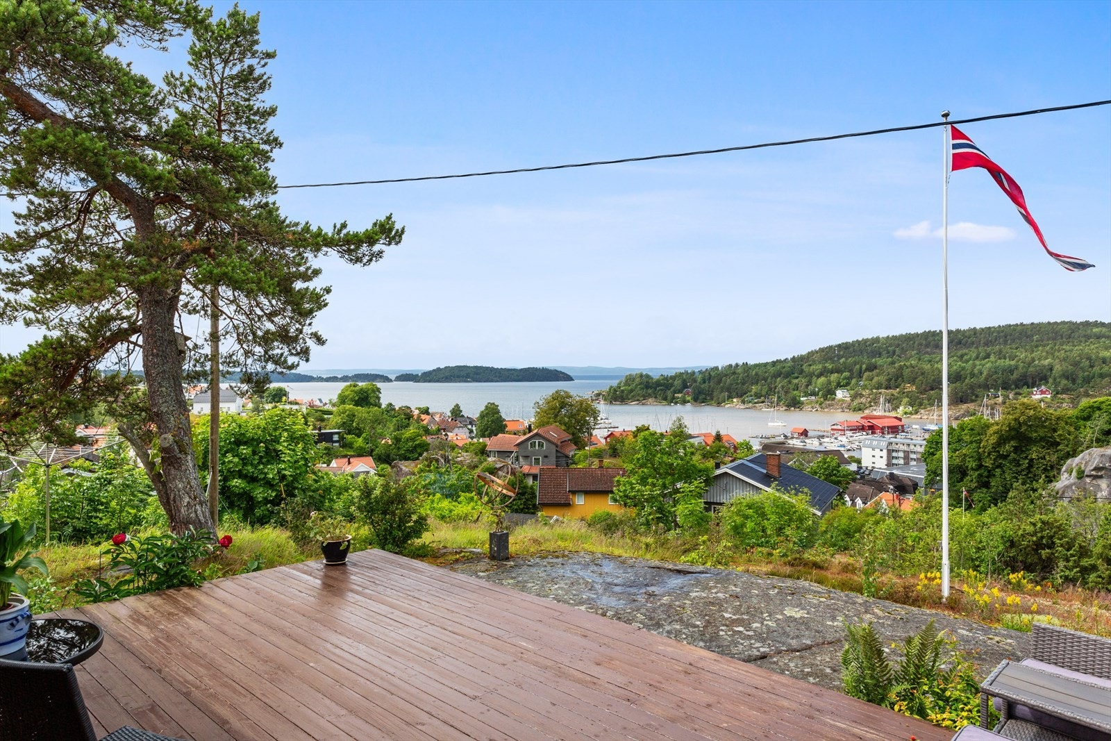 Eiendomsmegler1 Vestby/Son v/ Eivind Ring Sørensen har gleden av å presentere Løkkeveien 22 i Son. Galleribilde