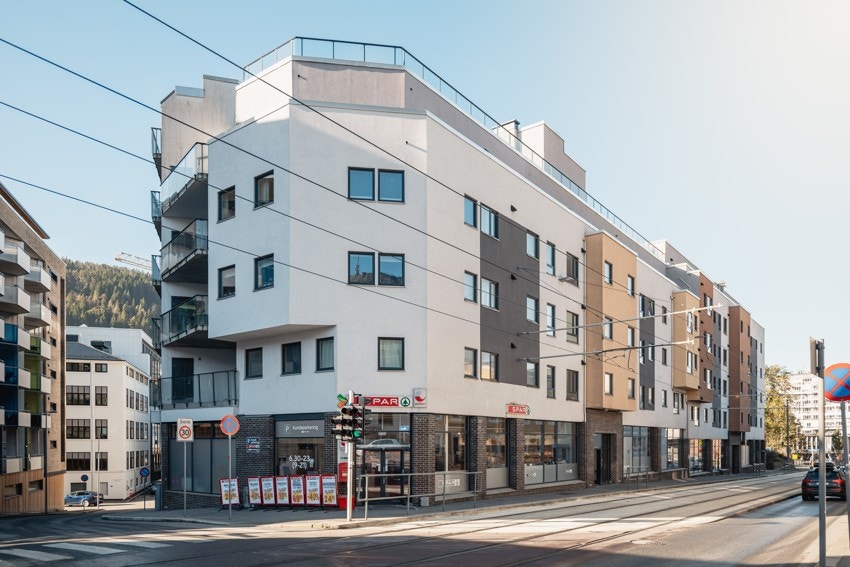 Spar ved Kronstadpartken er kun en to minutters gåtur unna leiligheten. Her har de blant annet varmtdisk. Galleribilde