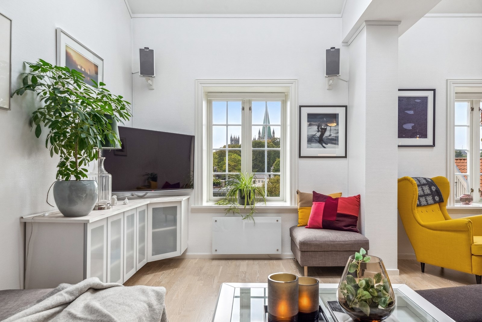 Dette er en unik 3-roms selveierleilighet med fin planløsning over to etasjer. Galleribilde