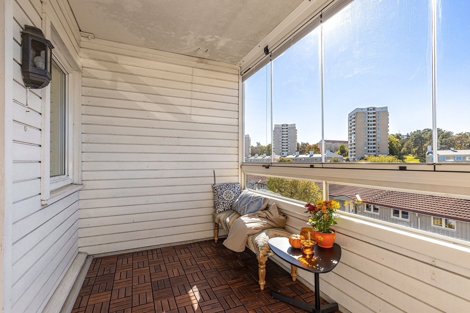 I følge selger er det gode solforhold med sol fra ca. 13:00 til solnedgang på sommerstid. Galleribilde