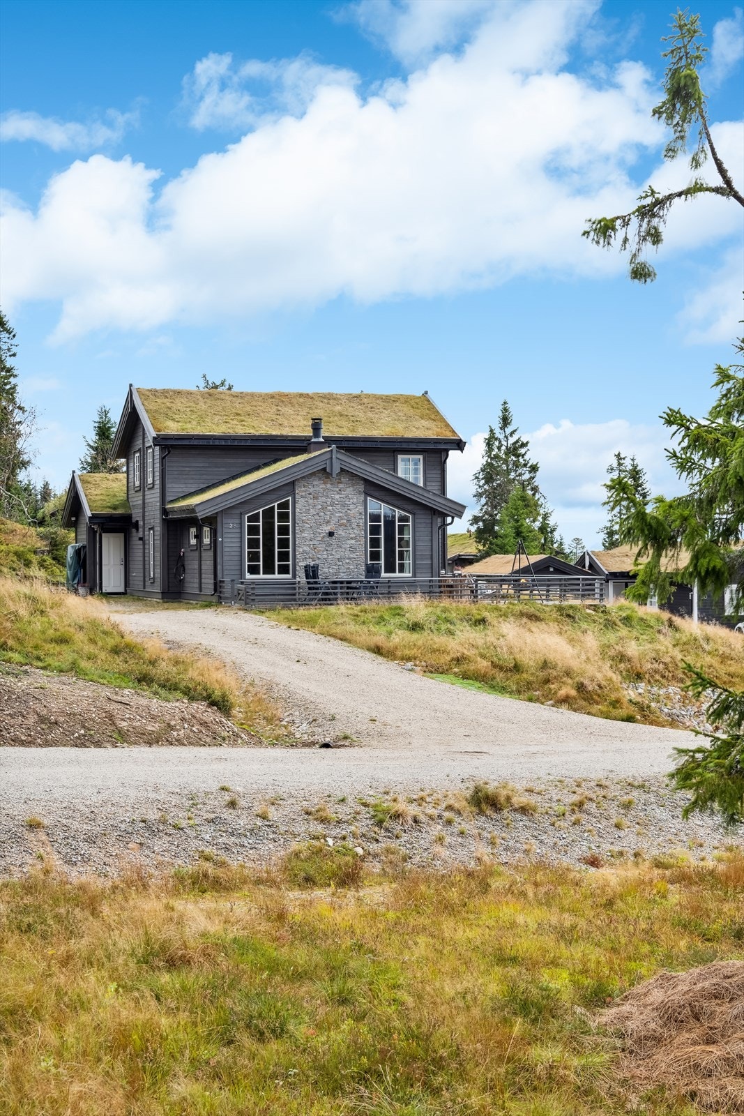 Fasade fra vegen Galleribilde