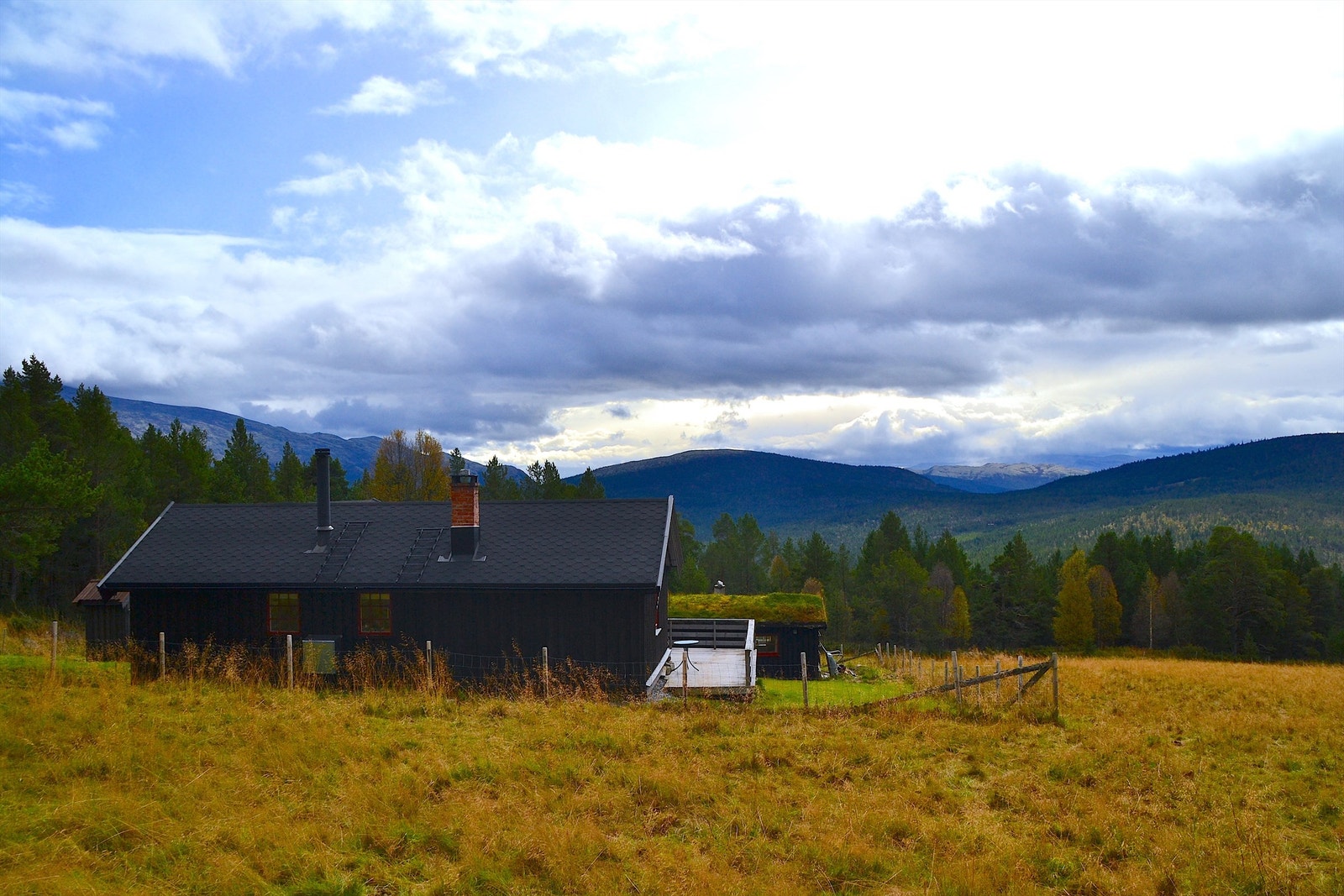Privat bilde. Eiendommen ligger på Sivillvangan, ei lita setergrend langs veien mellom RV3 ved Kroksenget og Savalen. Galleribilde