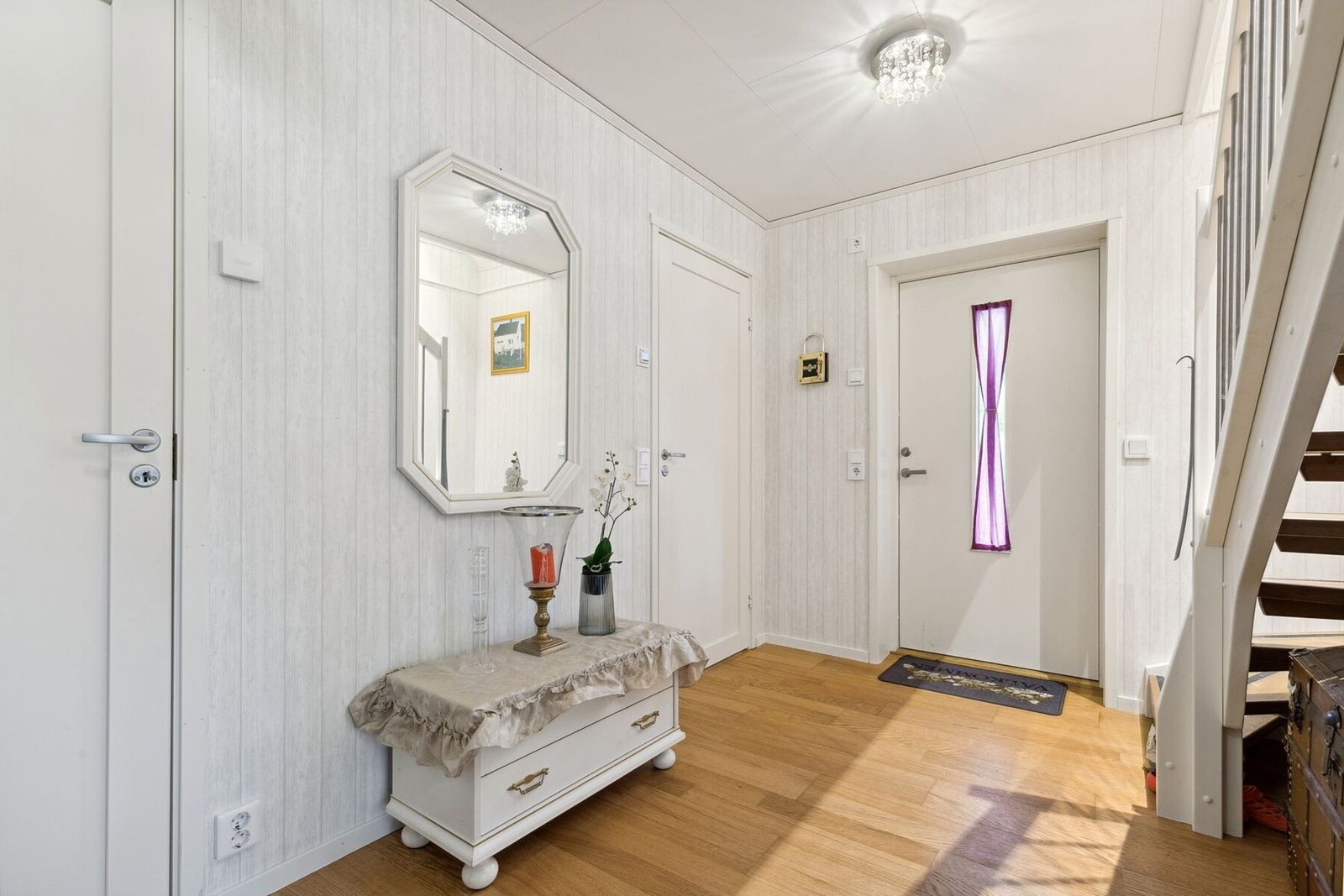 Romslig og hyggelig entré på gode 11,5 kvadratmeter. Galleribilde