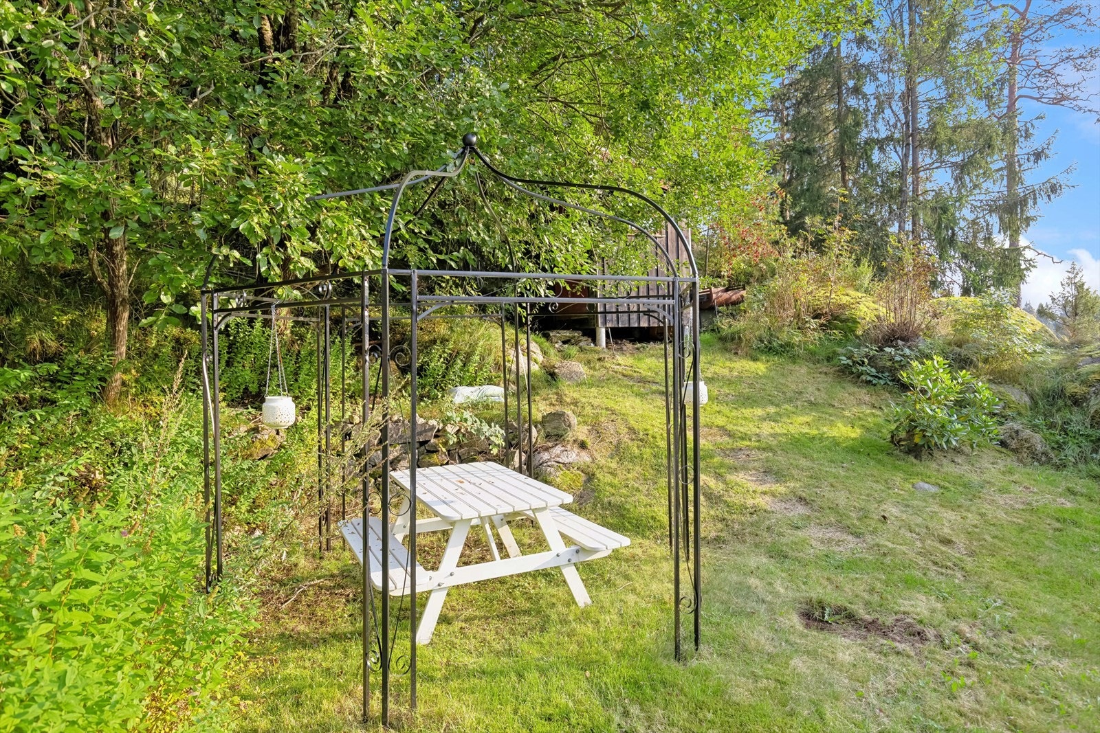 Det er flere flotte uteplasser man kan benytte seg av. Galleribilde