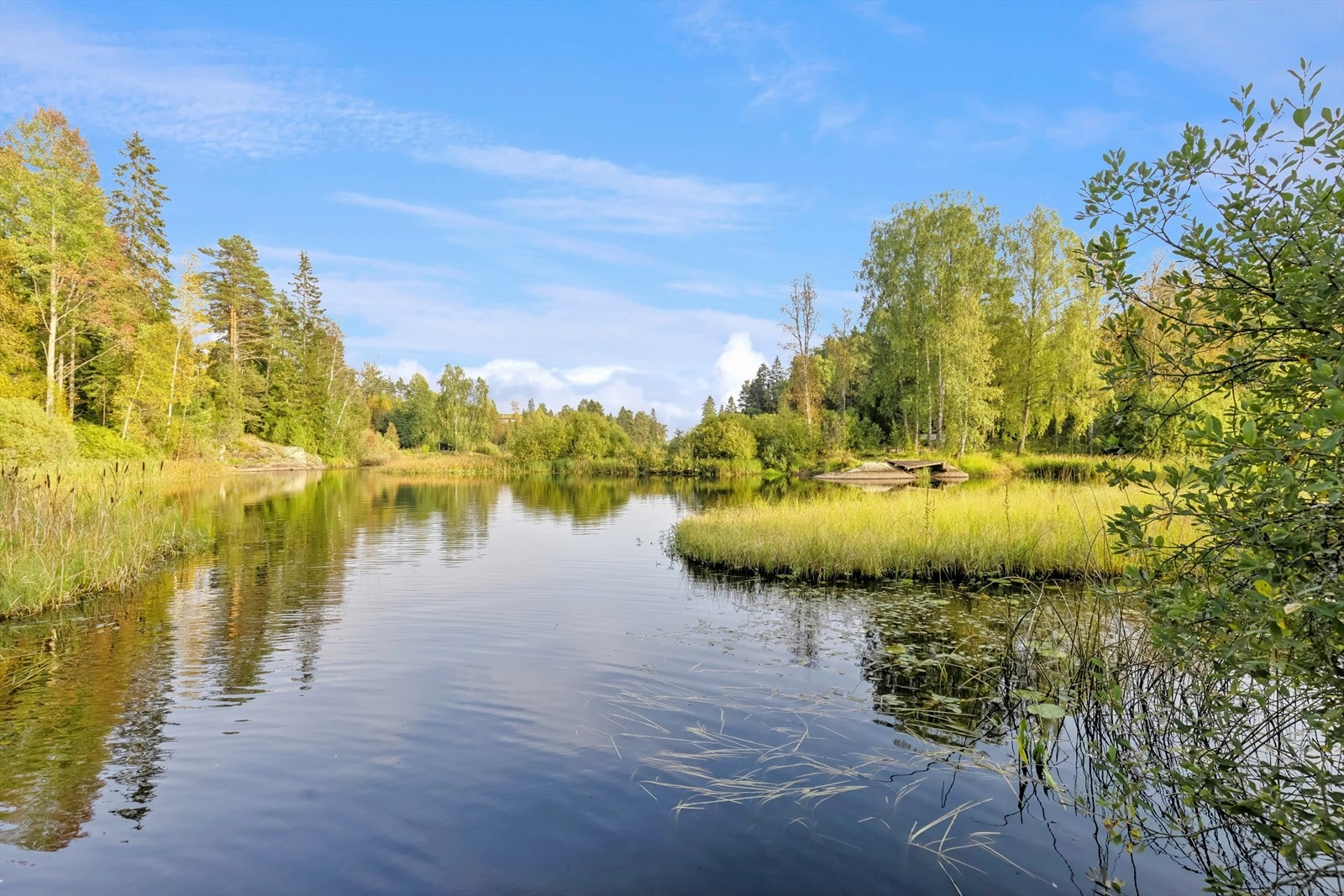 Langen er et populært vann både på sommer og vinterstid. Her kan man bade, fiske, padle kano og stå på skøyter på vinterstid. Galleribilde