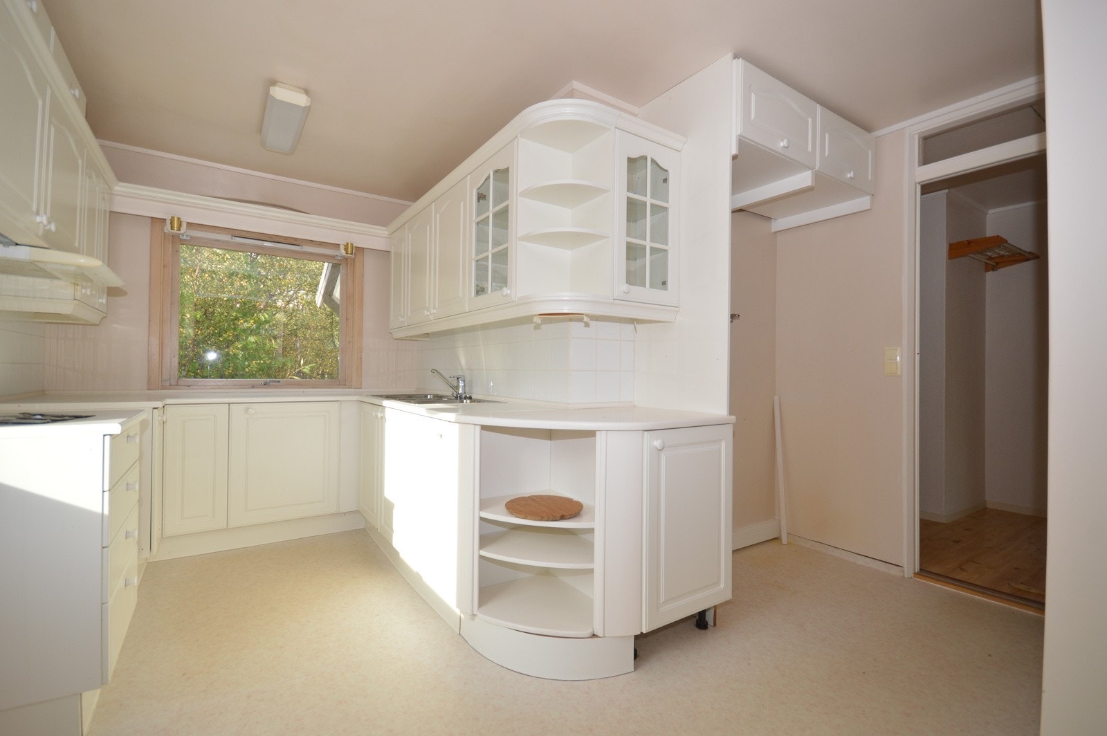 Kjøkken mot gang Galleribilde