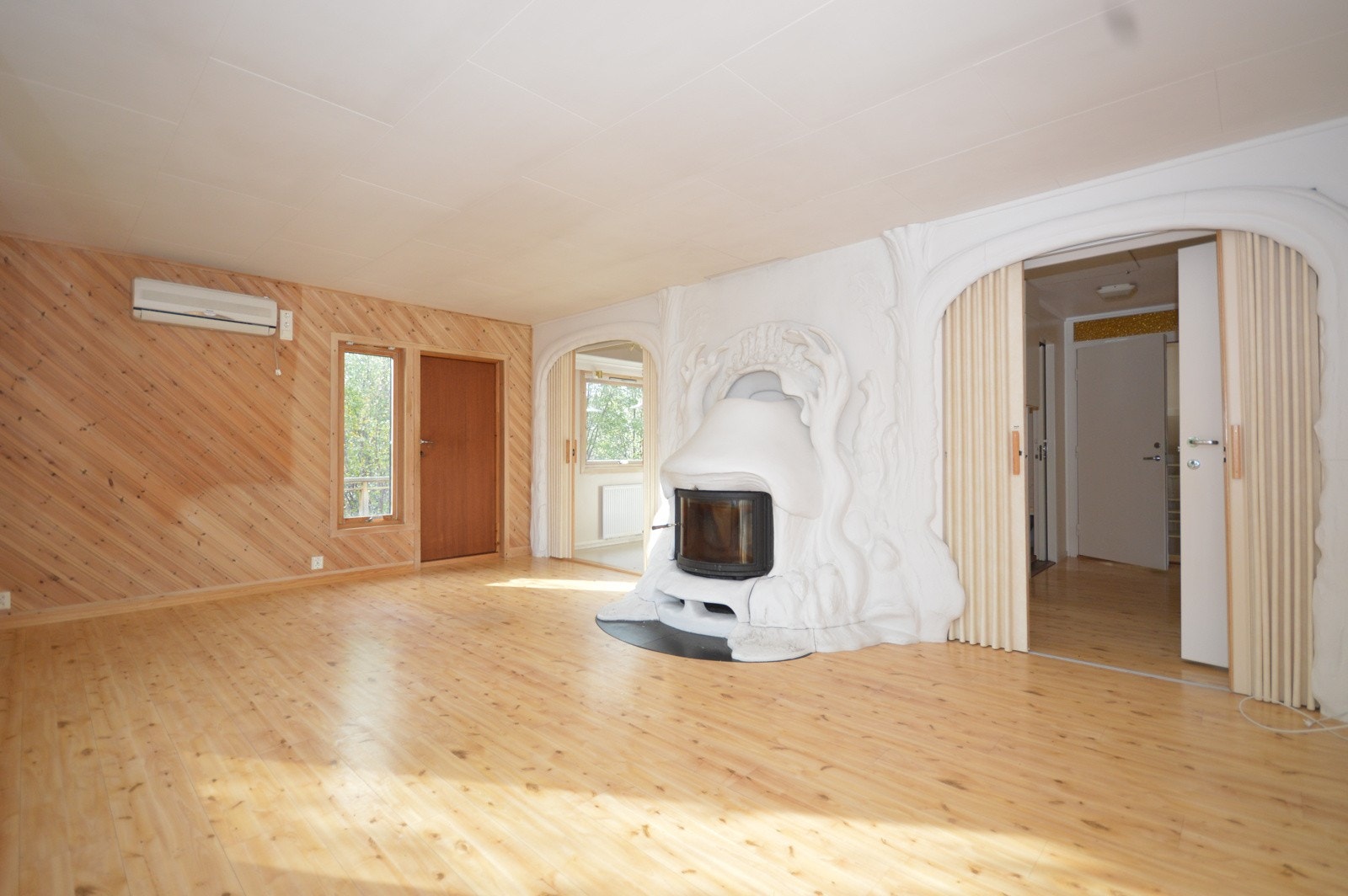 Stuen har utgang til en veranda Galleribilde