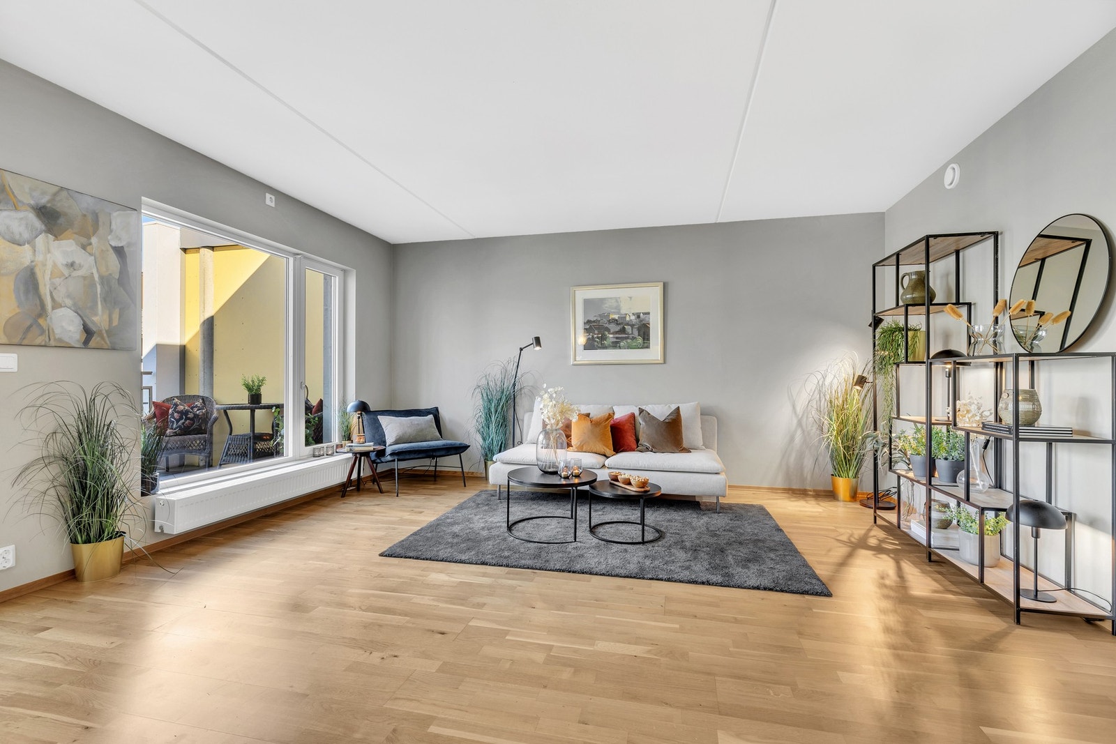 Fjernvarme og balansert ventilasjon gir et sunt inneklima og en effektiv oppvarming. Galleribilde