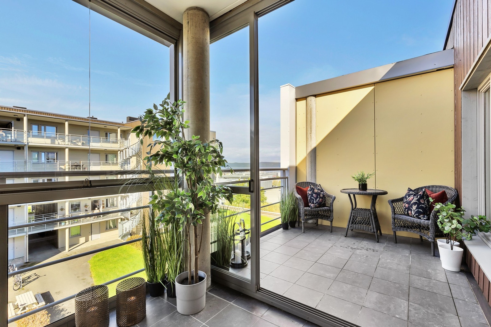 I tillegg til den innglassede verandaen får du også en åpen veranda på 7 kvm. Denne er ideell for grilling med el- eller gassgrill. Galleribilde