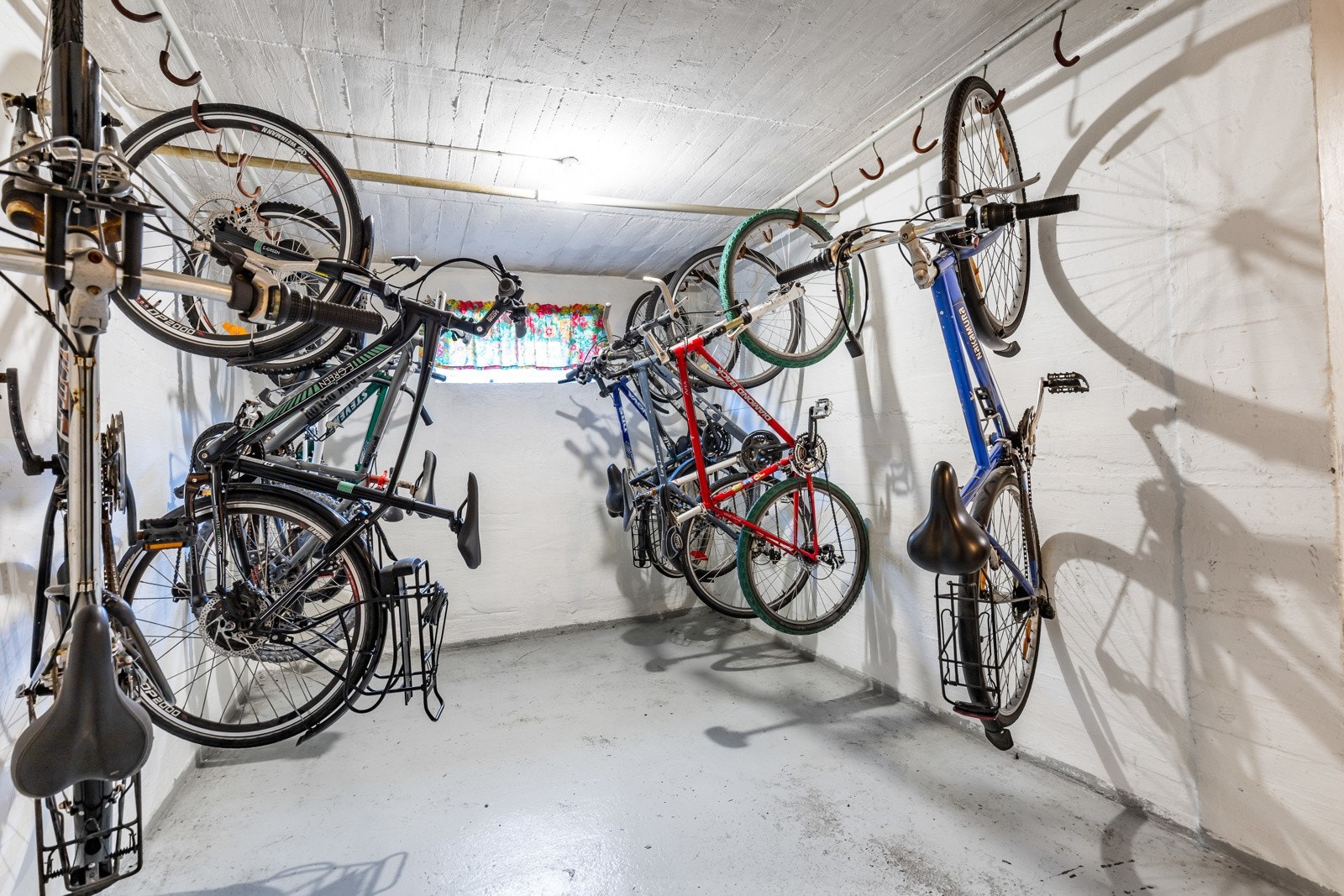 Borettslaget har egen sykkelbod. Galleribilde