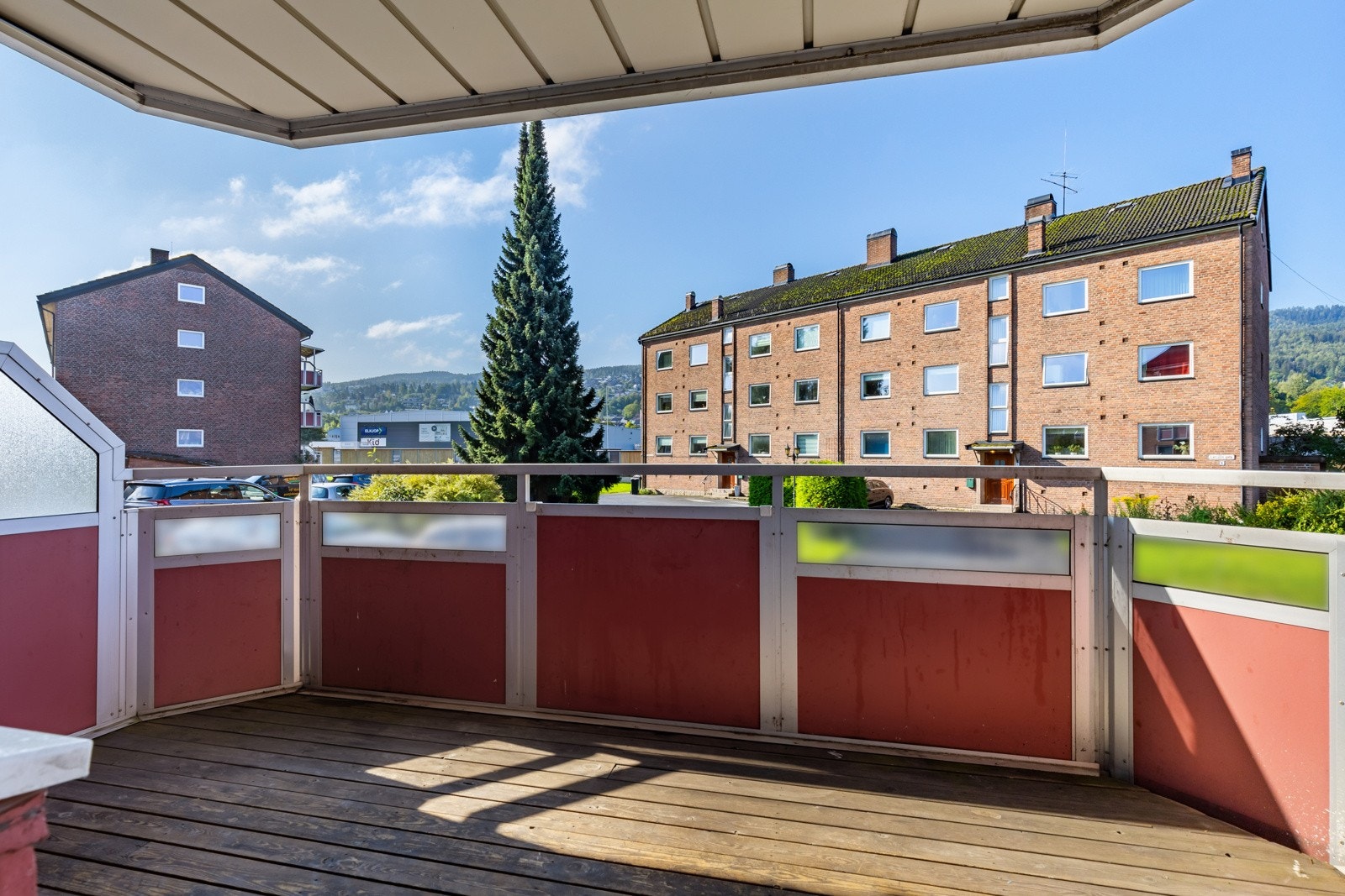 Balkongen har god plass til utemøblementet. Galleribilde