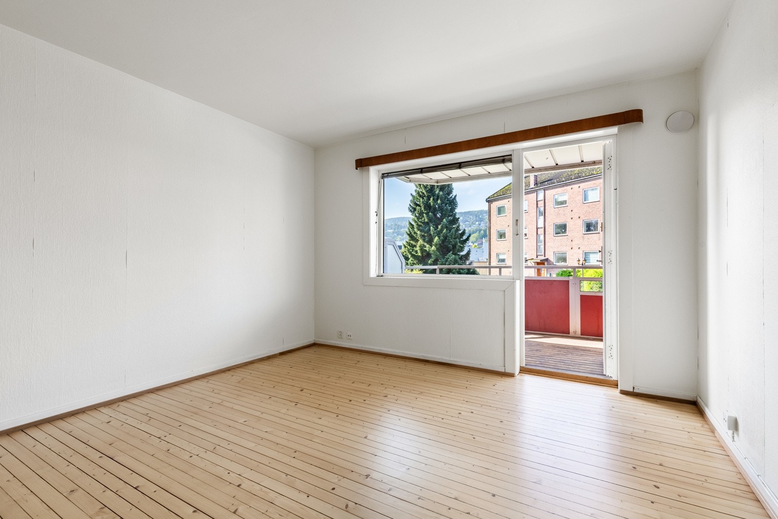 Stuen har behandlet, originalt tregulv. Galleribilde