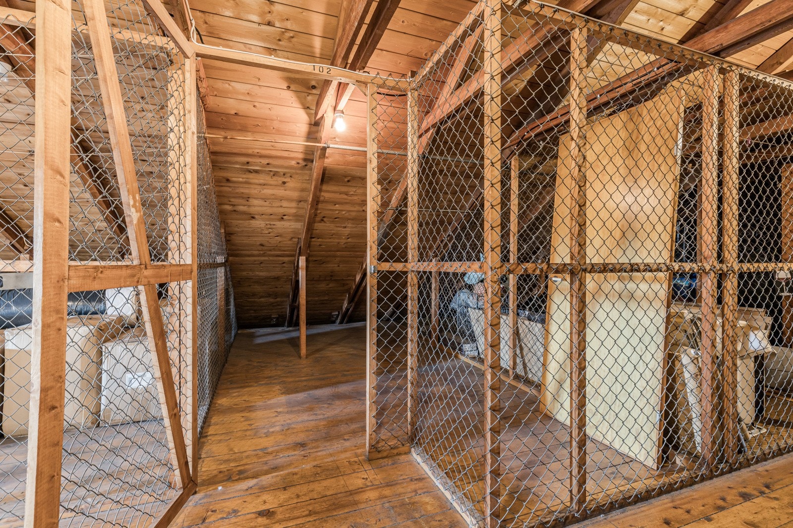 Loftsbod. Galleribilde