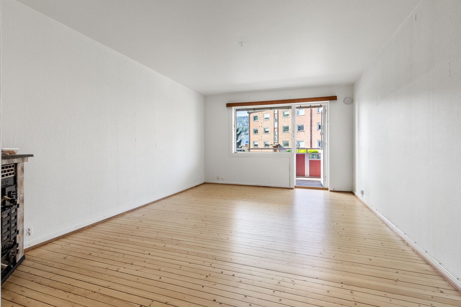 Fra stuen er det adkomst til en romslig, overbygget balkong. Galleribilde