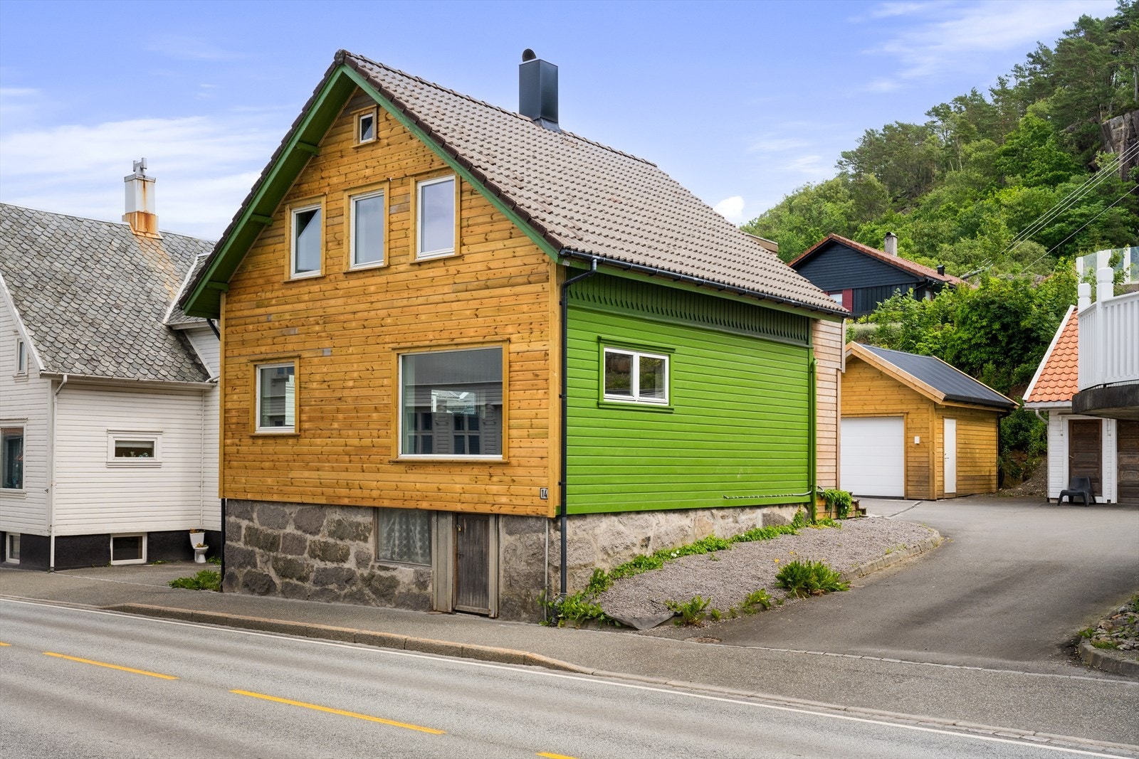 Boligen har en kjekk beliggenhet med nærhet til sentrum og butikker. Galleribilde