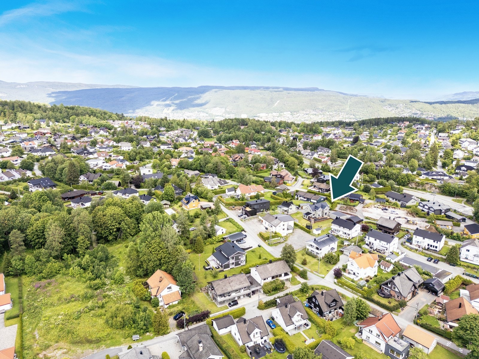 Barnevennlig område med kort vei til både skole, barnehage og dagligvare. Galleribilde