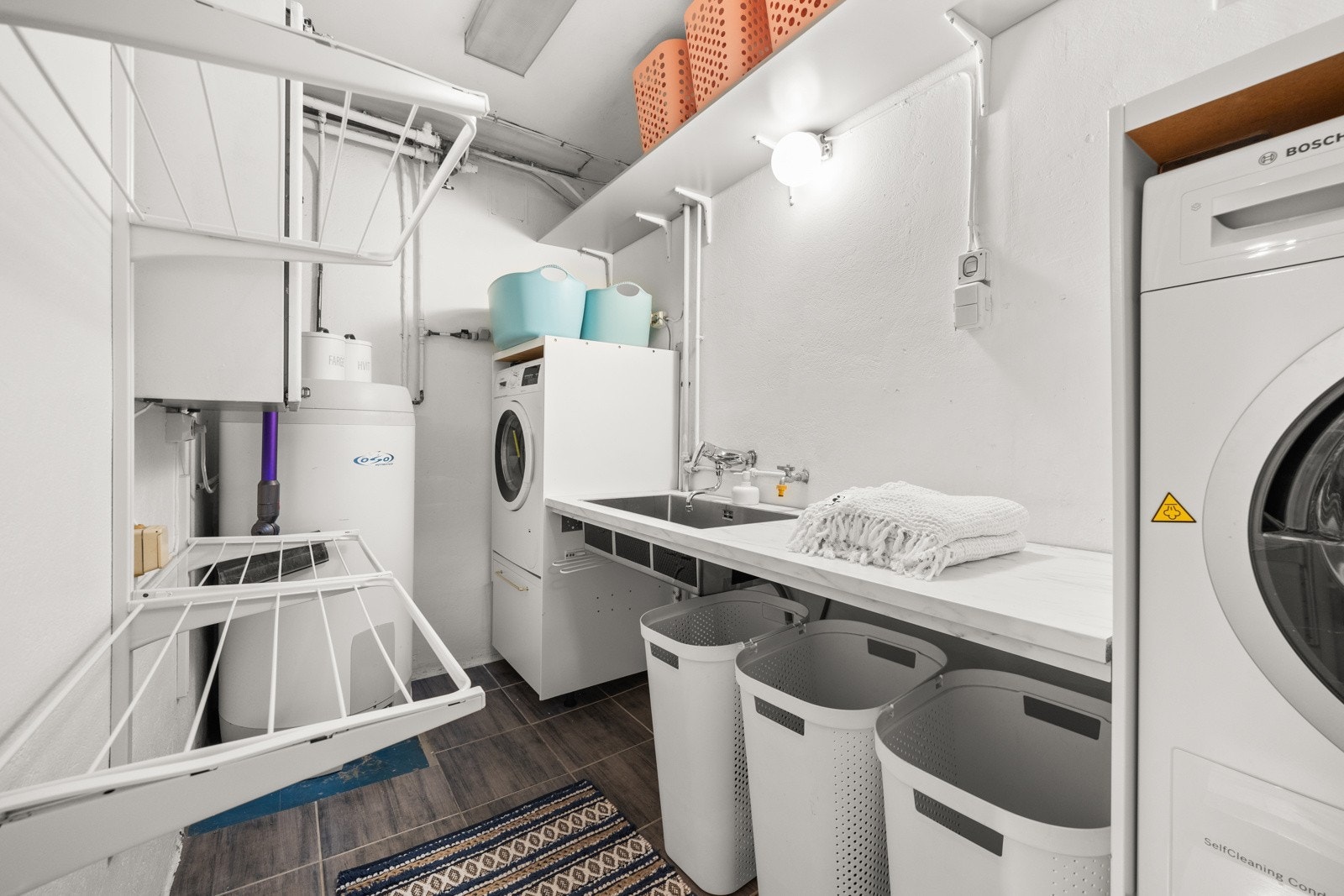 Vaskerom med opplegg for vaskemaskin. Galleribilde