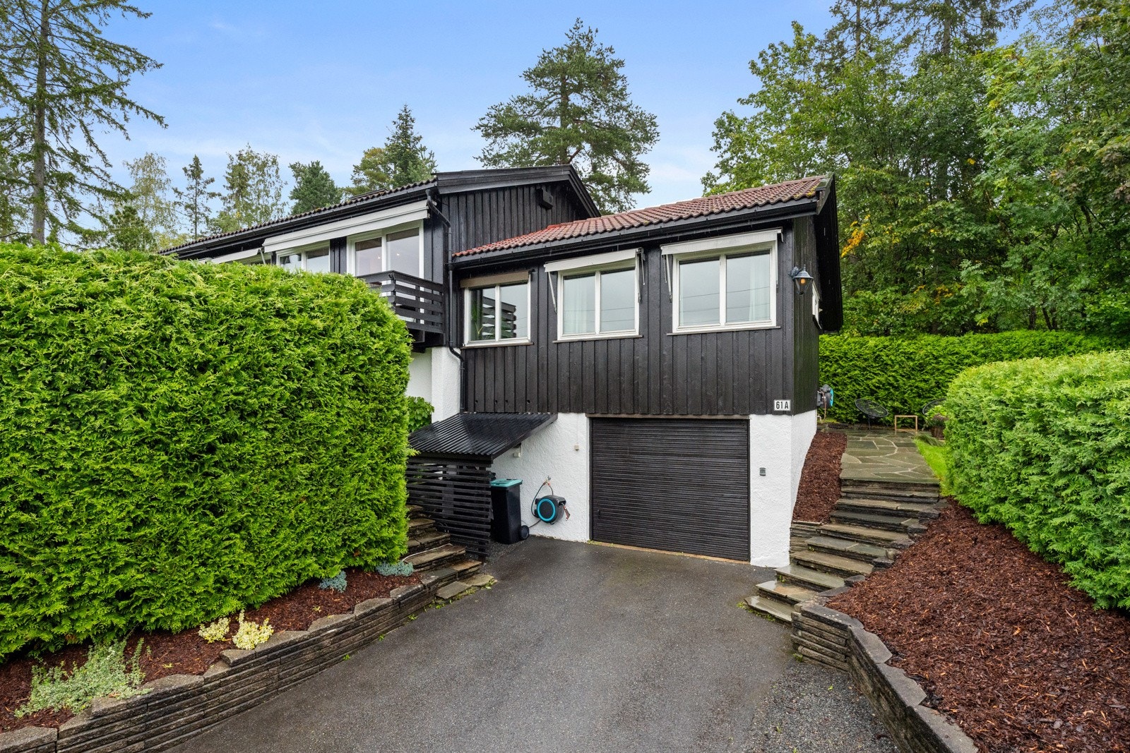 Parkering i garasje med innvendig adkomst. Galleribilde