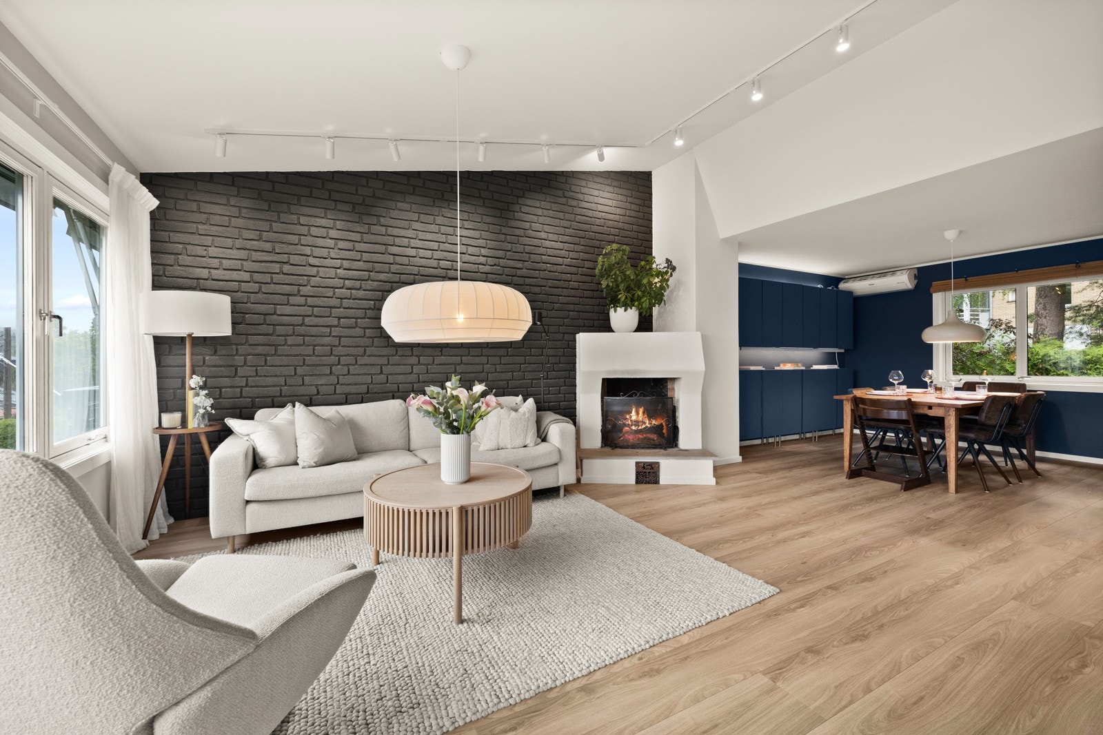 Ved stuen/kjøkkenet er det også plass til en spisestuedel. Galleribilde