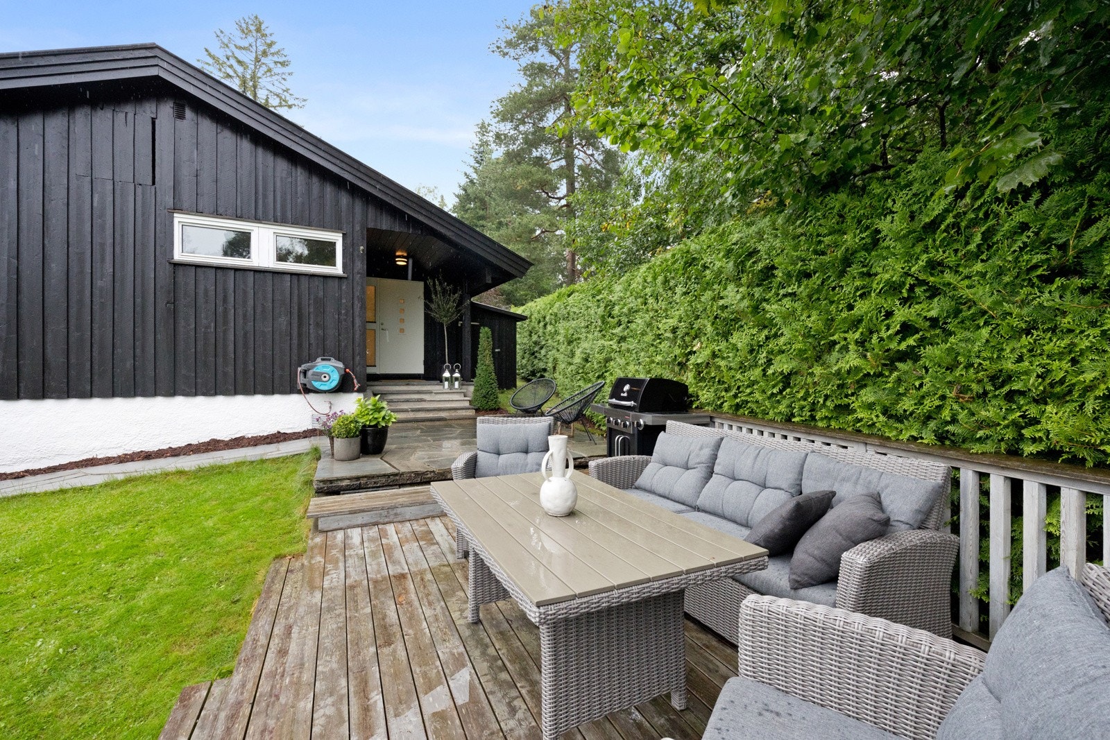 I tillegg, byr boligen på en flott hage med svært gode solforhold med sol fra tidlig morgen til sen kveld. Galleribilde