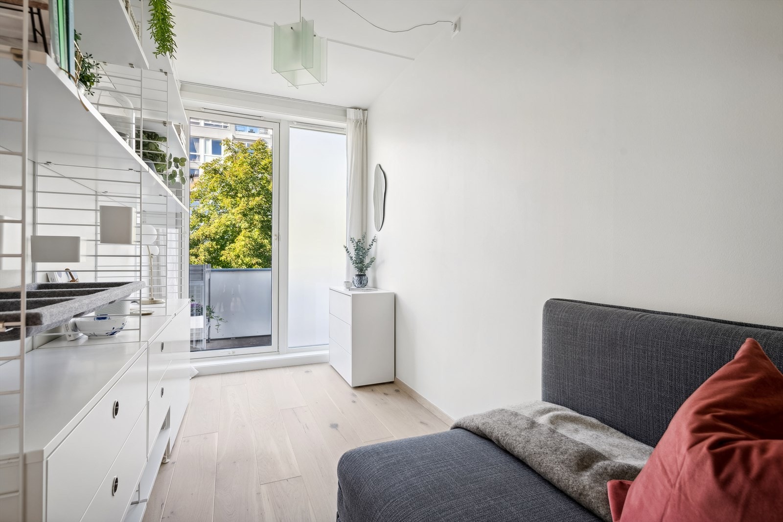 Soverom II med god plass til seng og øvrig møblement. Galleribilde