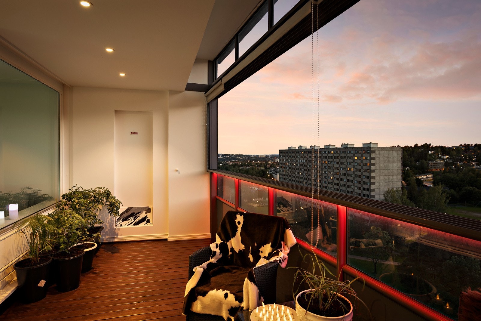 Sjekk ut denne flotte balkongen, her kan man nyte mange sene kvelder. Galleribilde