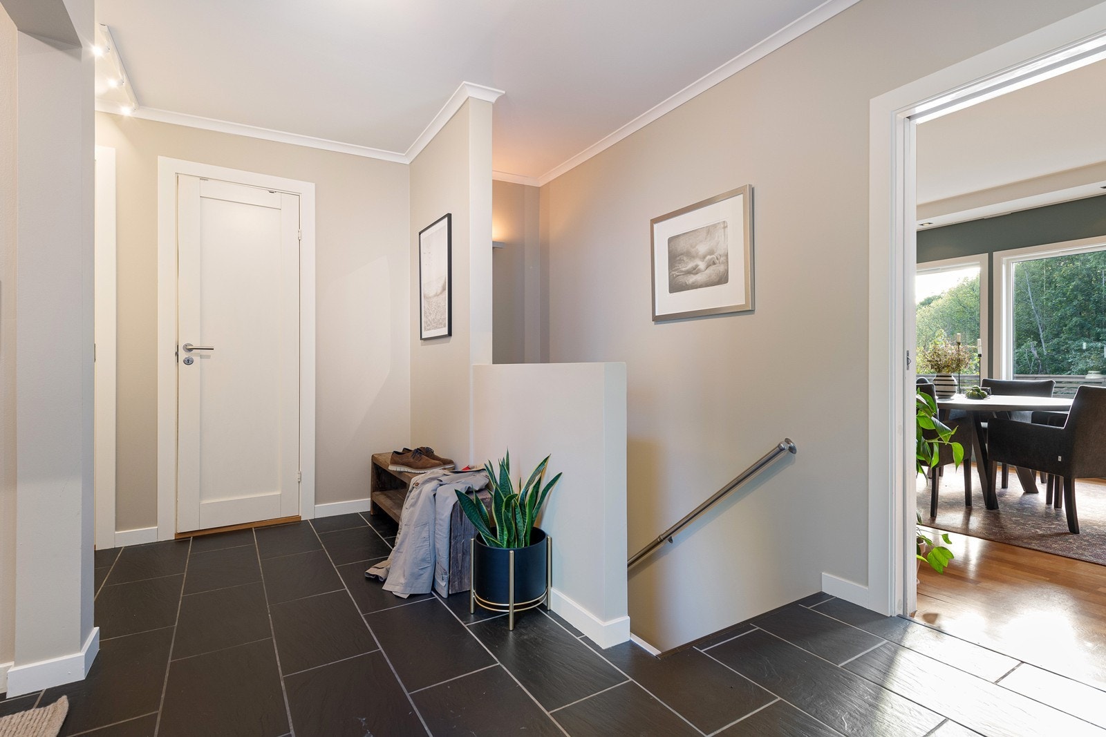 Velkommen inn til en romslig gang Galleribilde