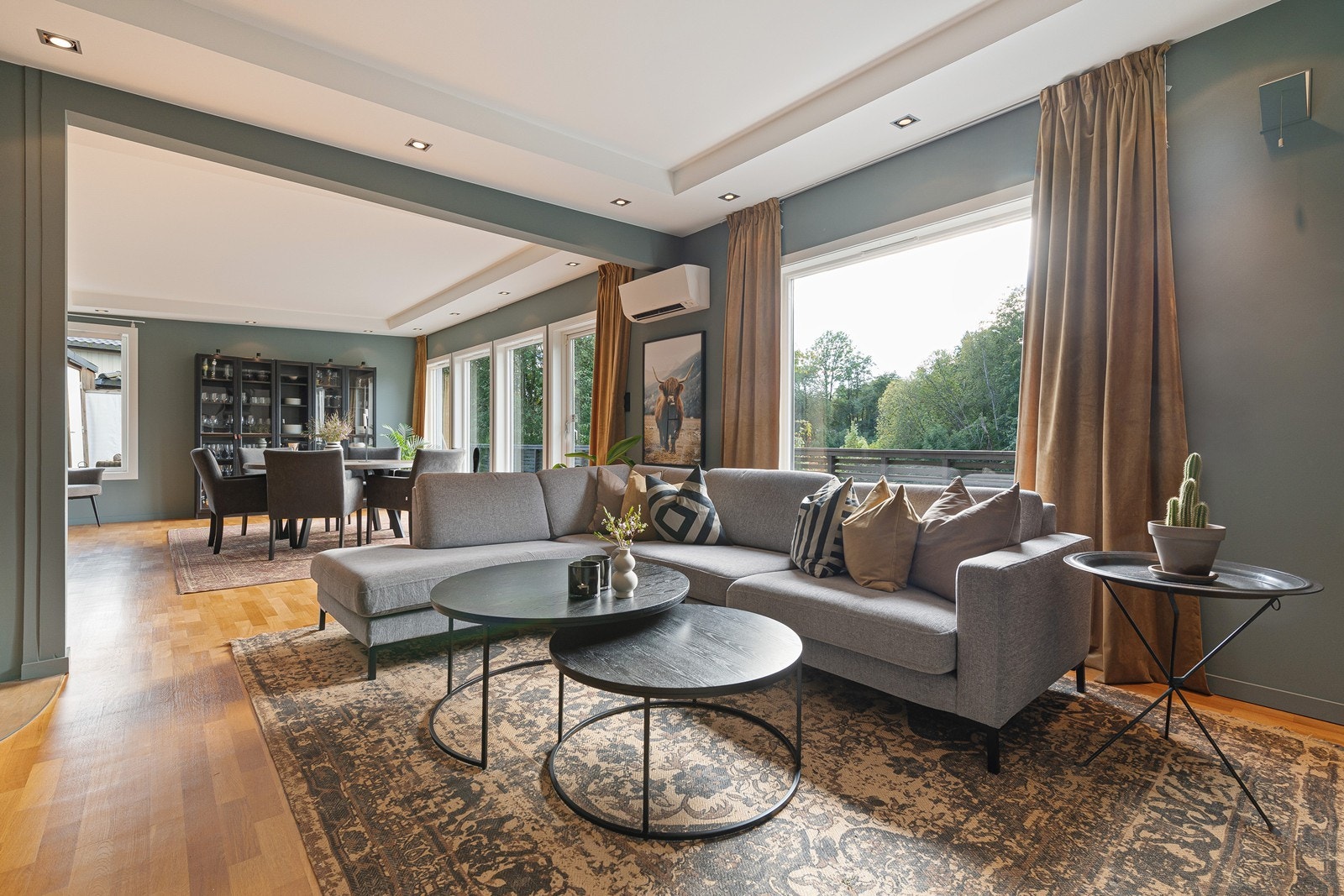 Stuen varmes opp og kjøles ned med varmepumpe Galleribilde