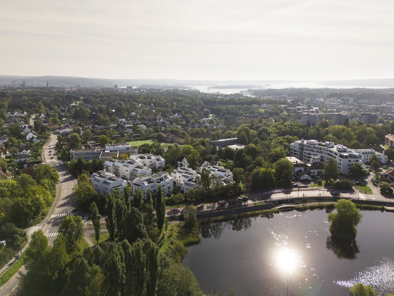 Fra leiligheten er det gangavstand til Vestre gravlund, Vigelandsparken, Majorstuen, Hoff og Skøyen. Galleribilde