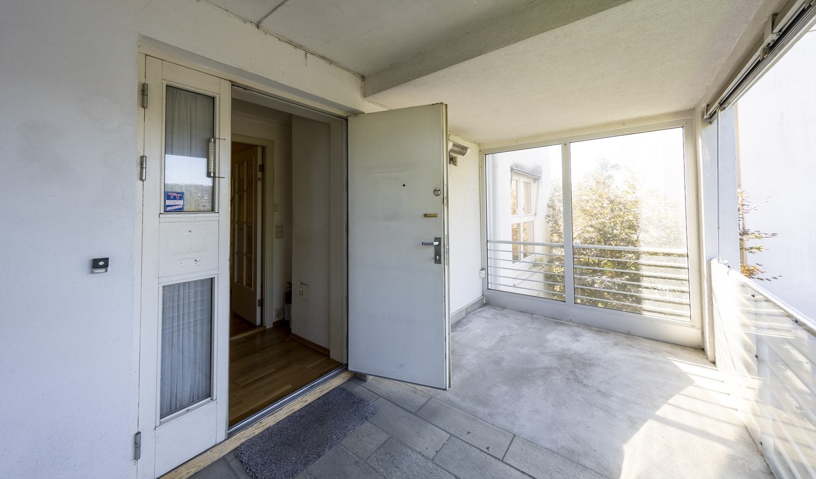 Leiligheten har inngang fra felles svalgang. Galleribilde