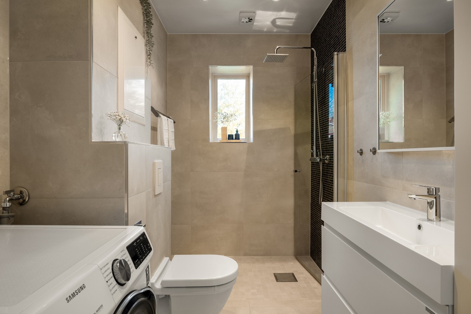 Helfliset og delikat baderom fra 2017 Galleribilde