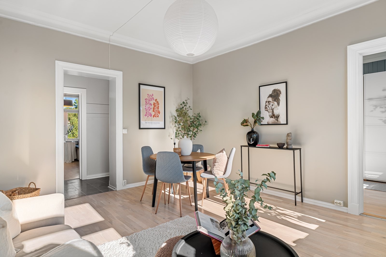 Fra entre er det inngang til kjøkkenet Galleribilde