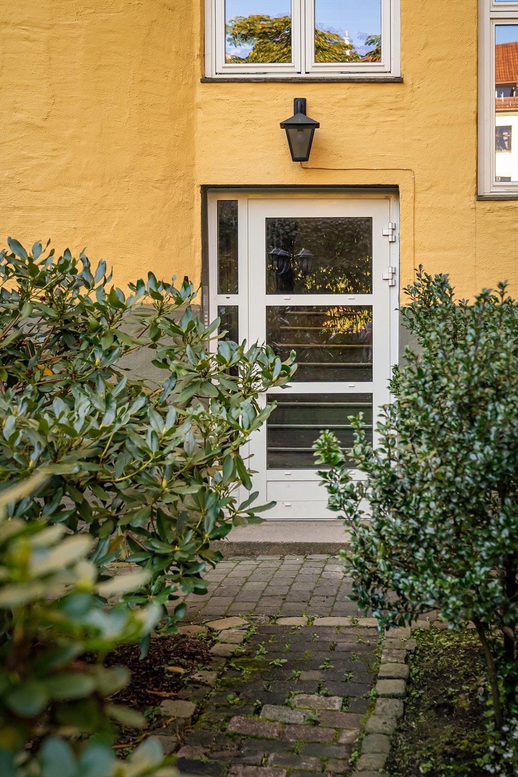 Inngang fra bakgården. Galleribilde