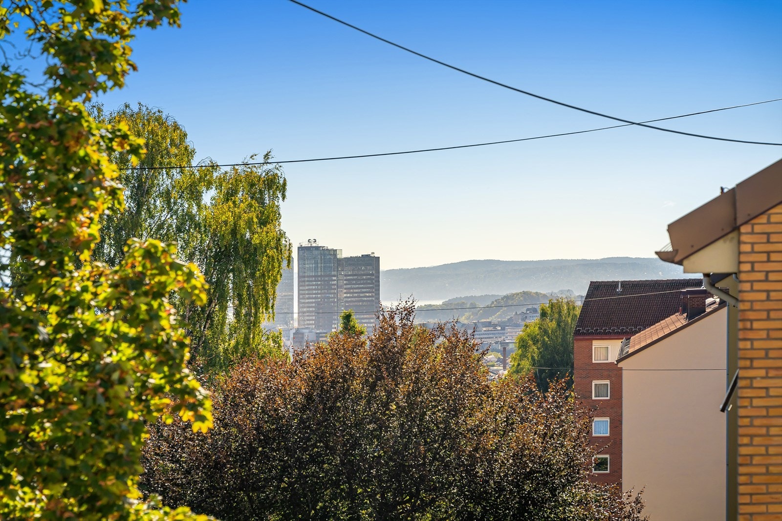 Fra leiligheten er det flott utsikt mot nærområdet. Galleribilde