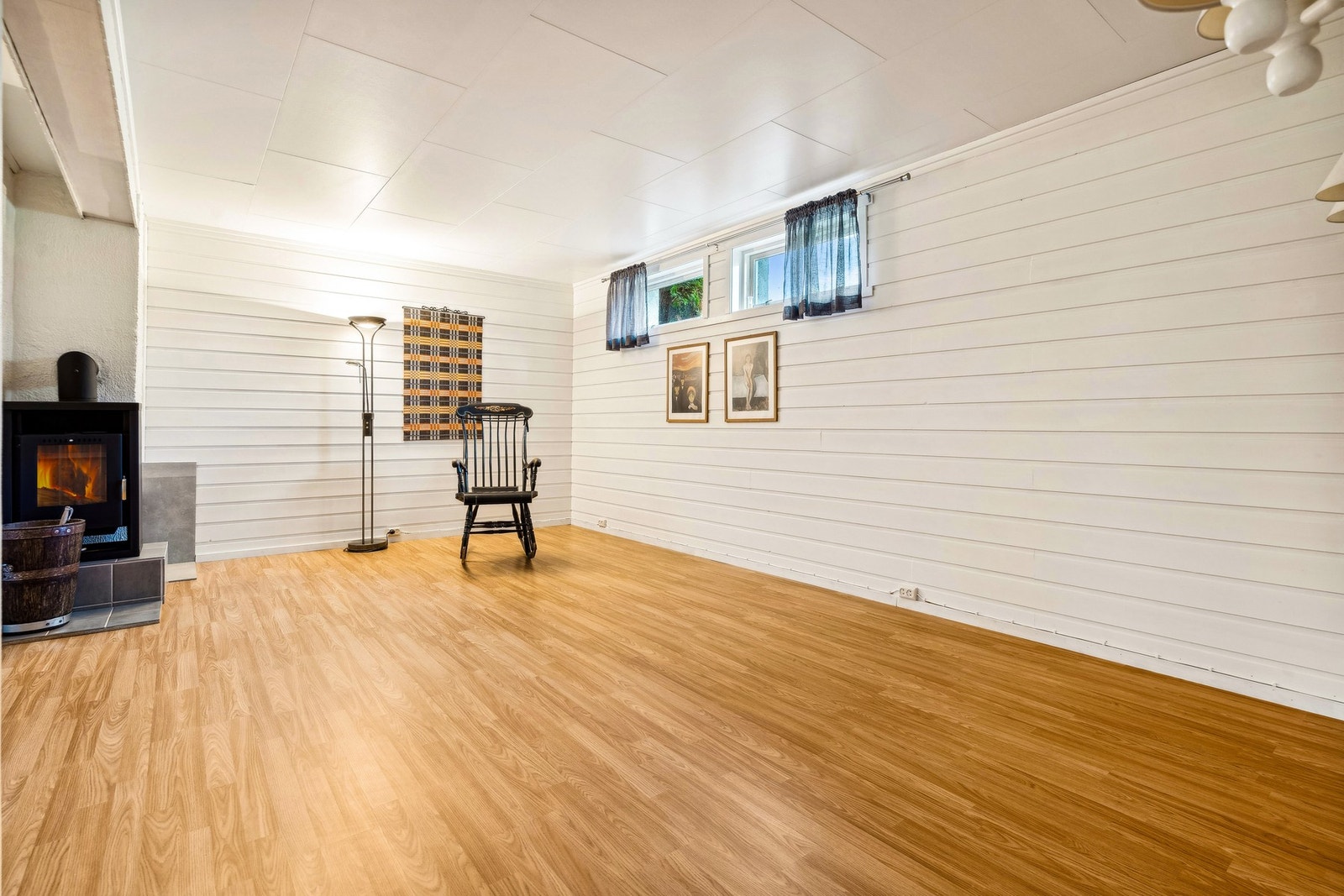 Det gjøres oppmerksom på at det ikke er godkjent rømningsvei fra kjellerstue. Galleribilde