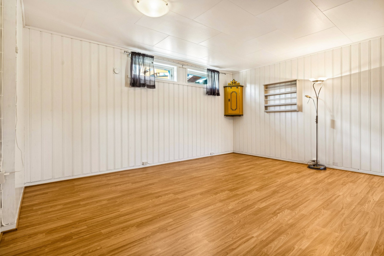 For storfamilien er det veldig kjekt med en stor og innholdsrik kjeller. Galleribilde
