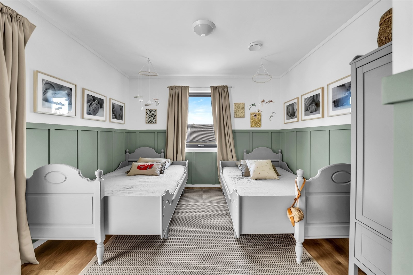 Opprinnelig hovedsoverom - I dag innredet med to store senger. Galleribilde