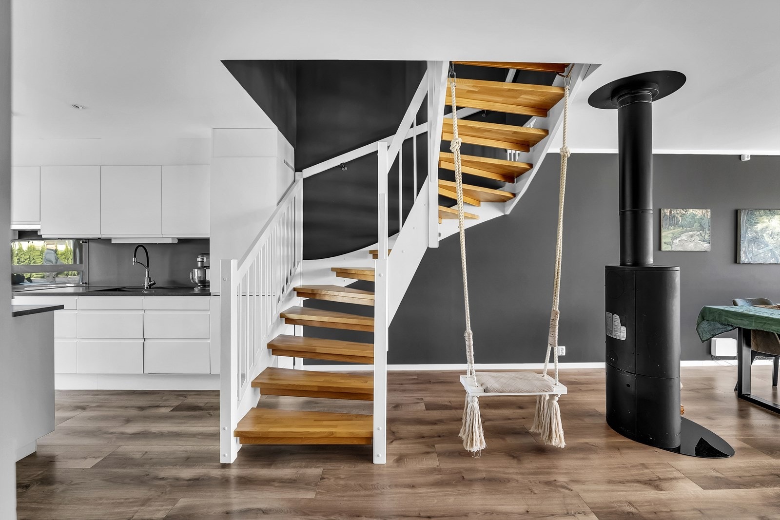 Trappen fungerer som et naturlig skille mellom sonene. Galleribilde