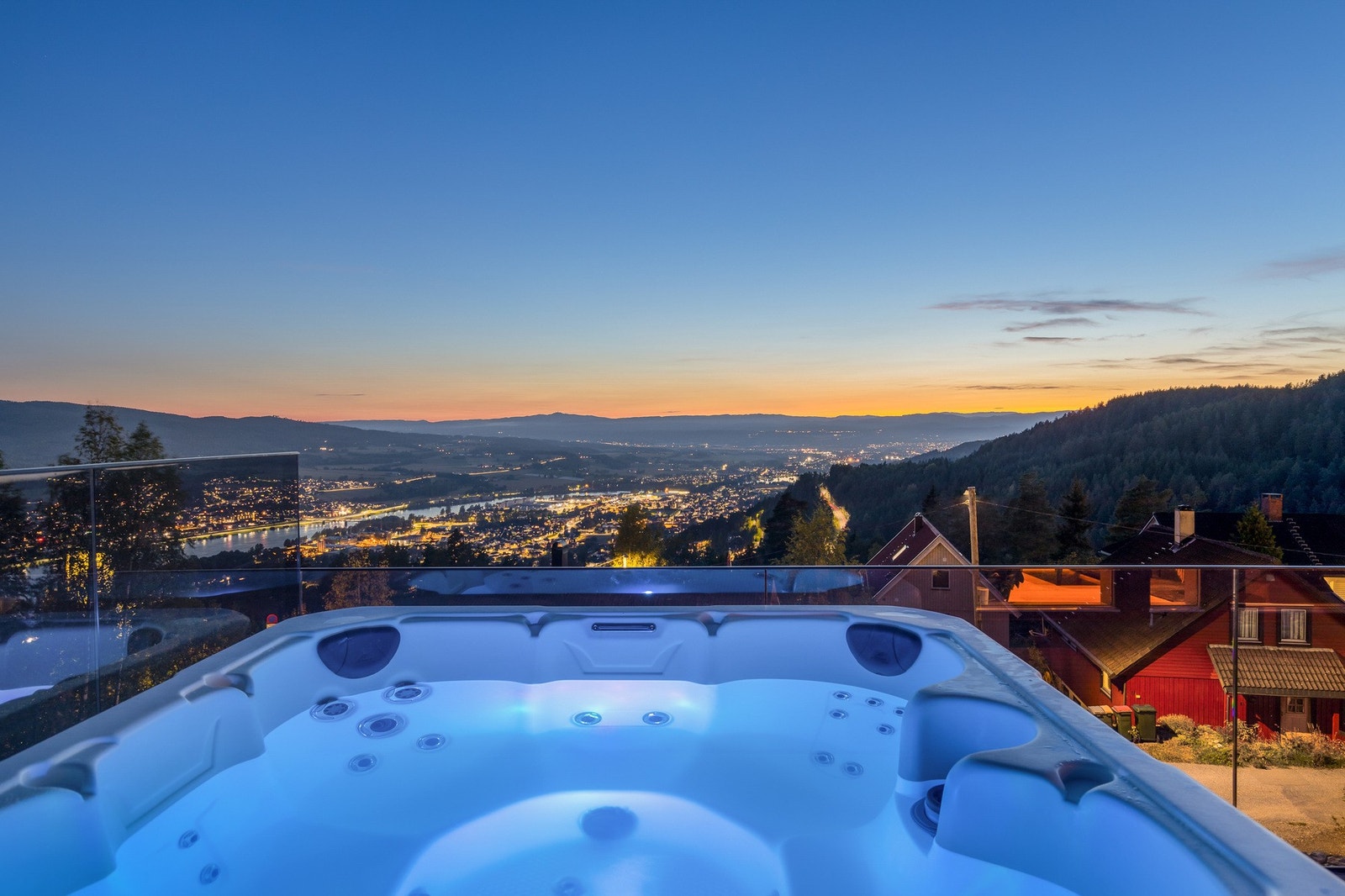 Her kan en nyte fantastisk utsikt i skjermede omgivelser Galleribilde