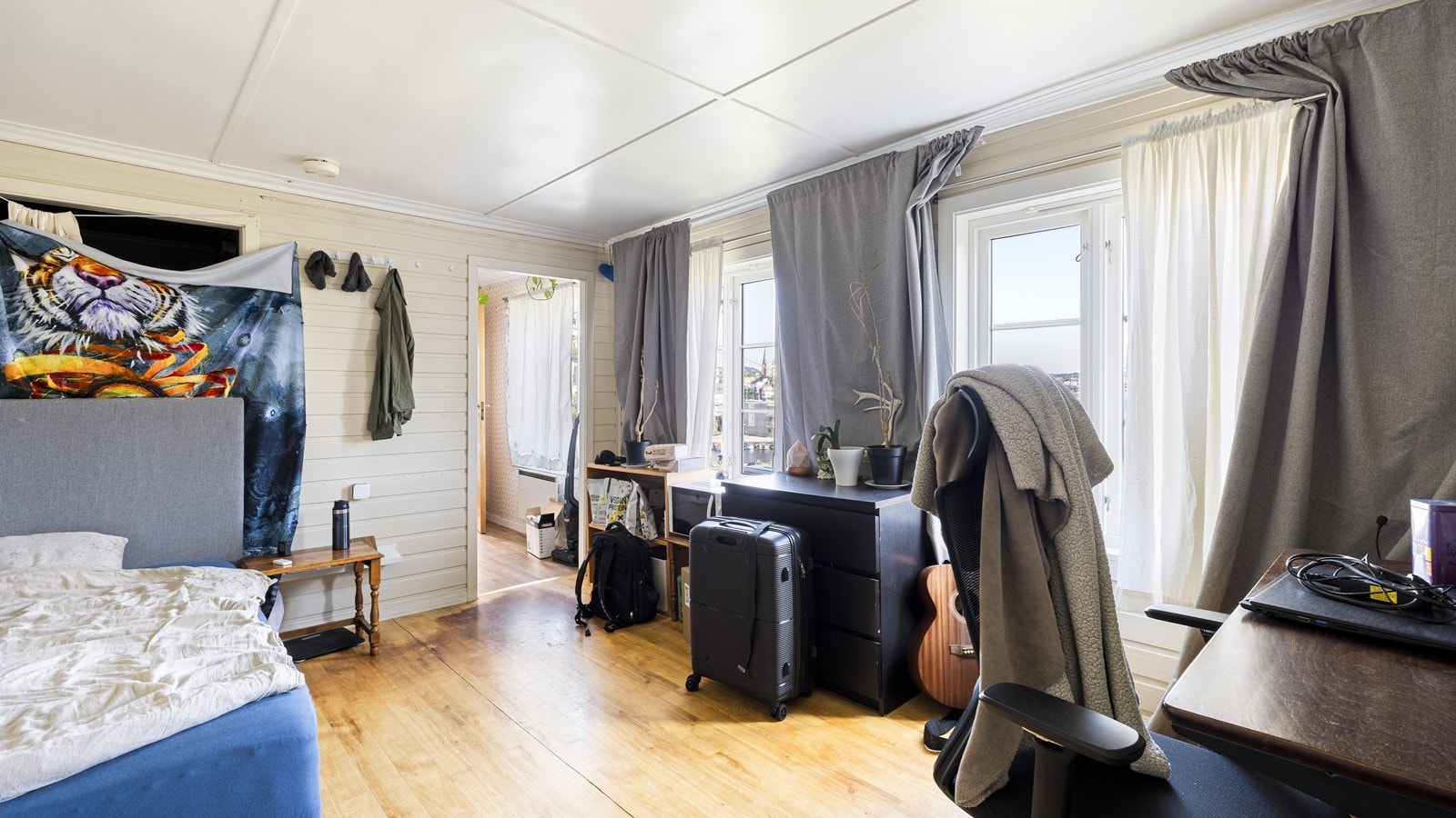 Romslig stue med utsikt Galleribilde
