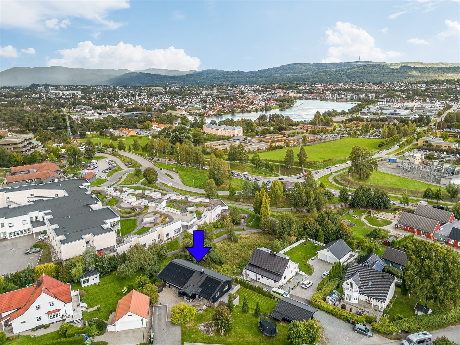 Eiendommen ligger i Moflata og Gimsøy skolekrets. Galleribilde