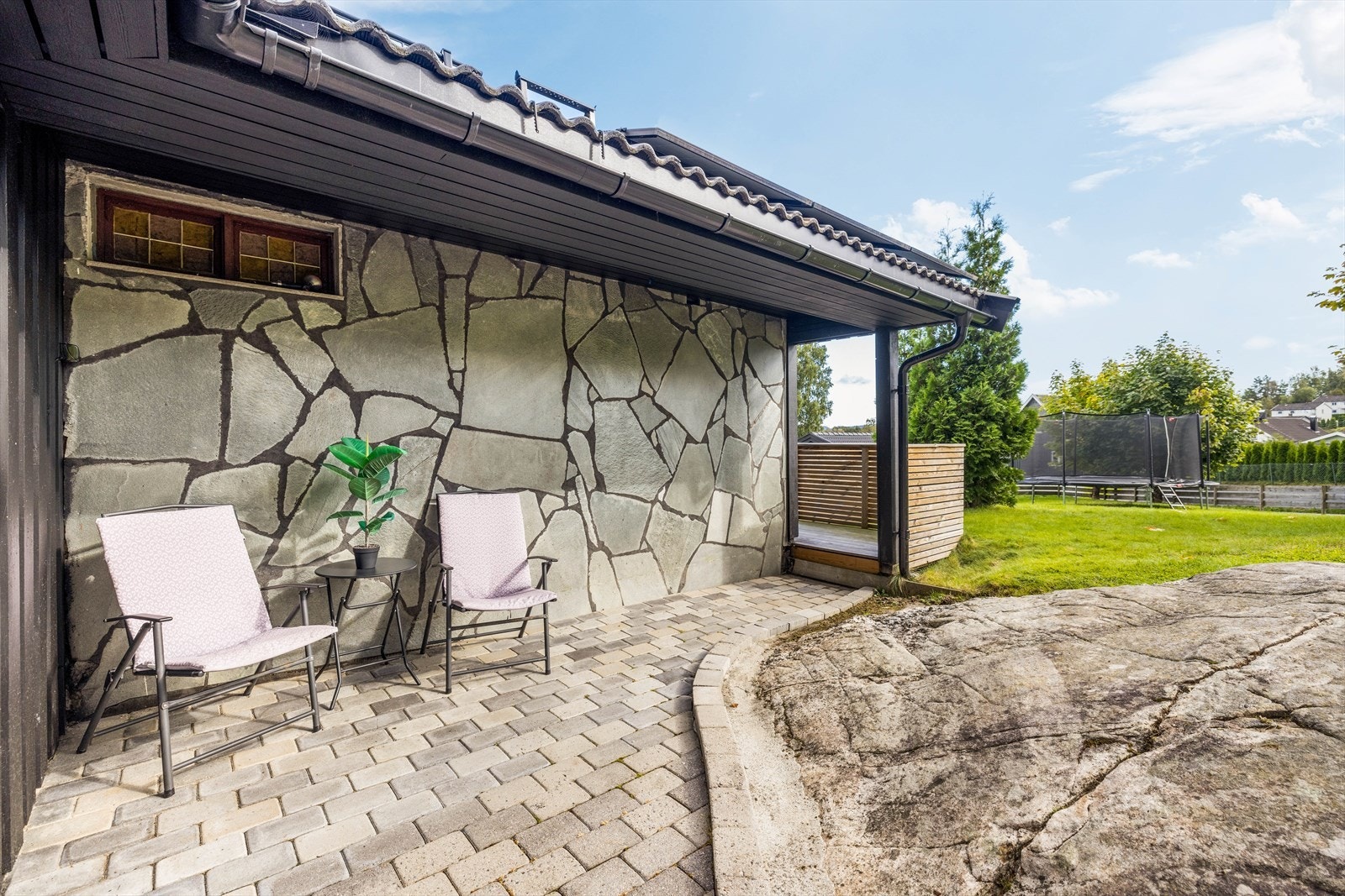 Lun og solrik uteplass! Galleribilde