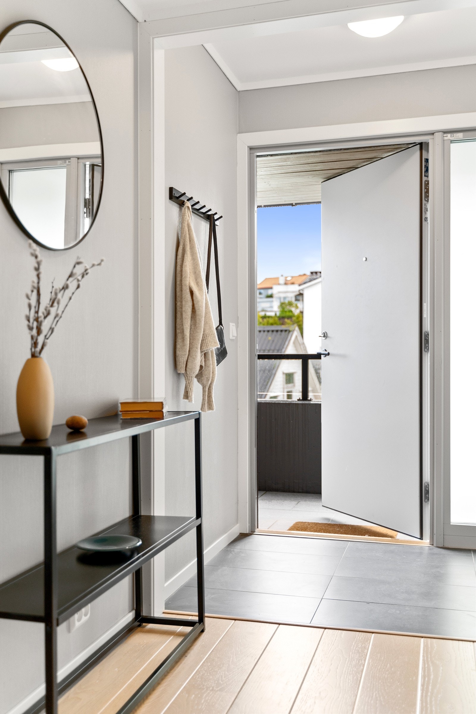 EIE | Entré Galleribilde