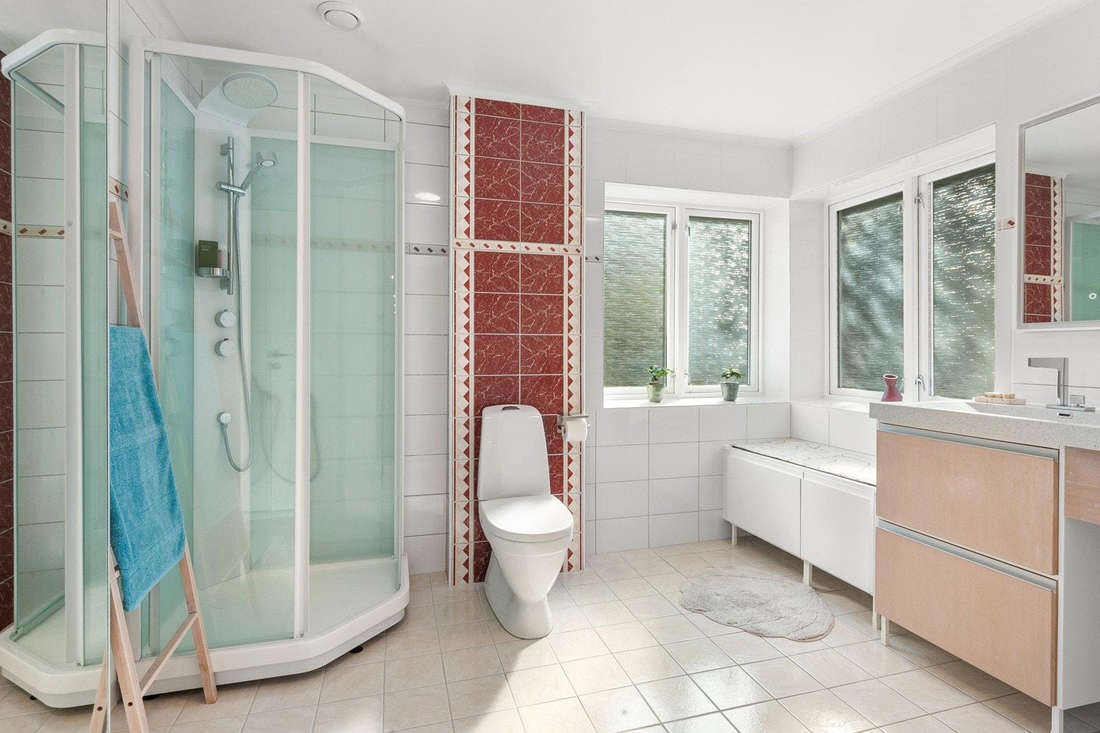 Badet har en god størrelse, dog med eldre standard. Galleribilde