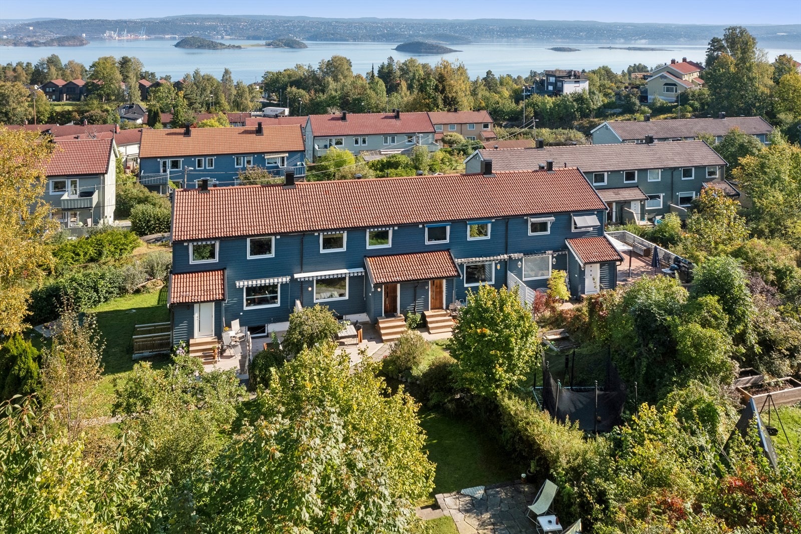 Boligen er beliggende fint til på feltet. Galleribilde