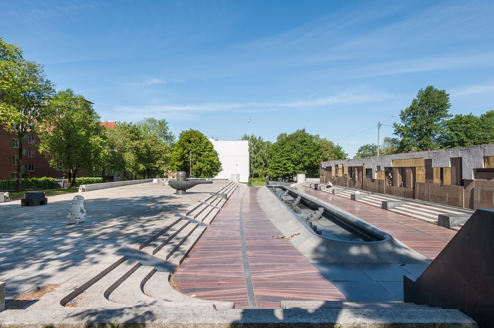 Rett i nærheten finner du Klosterenga park som er Oslos nye skulpturpark hvor vann og kunst møter hverandre. Galleribilde