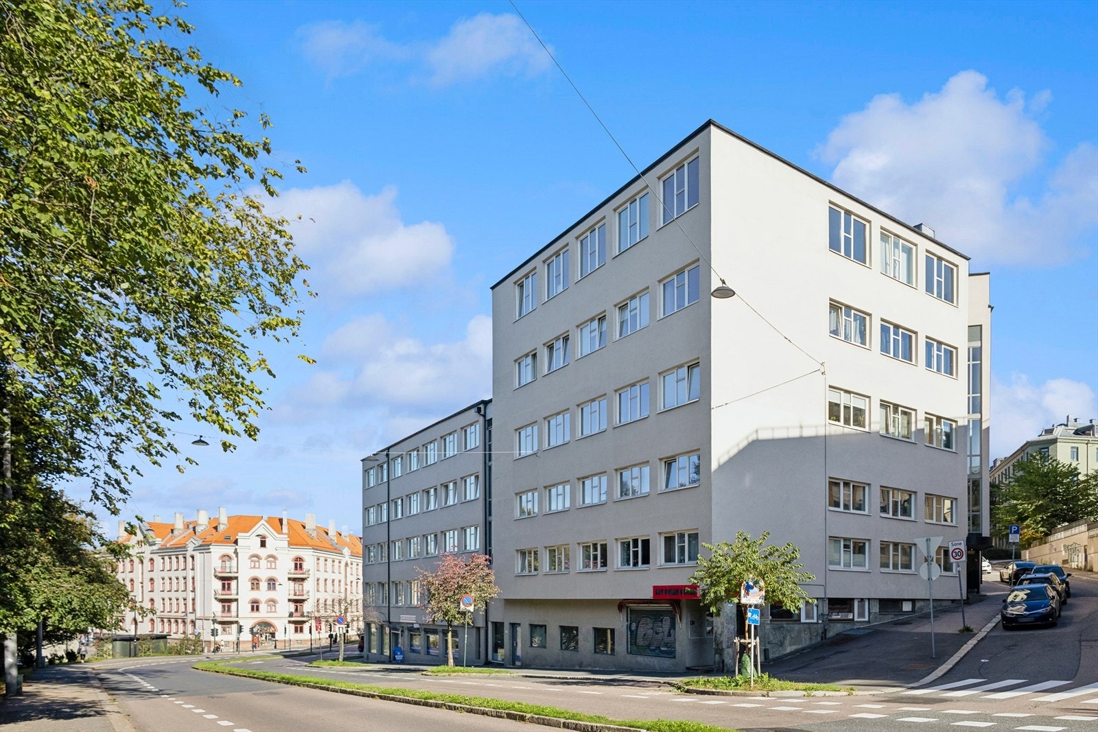 Fasadebilde - Inngang på høyre side av blokken Galleribilde