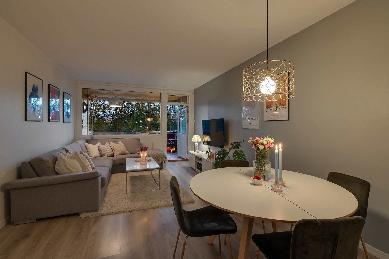 Lys og innbydende 2-roms leilighet med gjennomgående planløsning i naturskjønne omgivelser på Ulsrud. Galleribilde