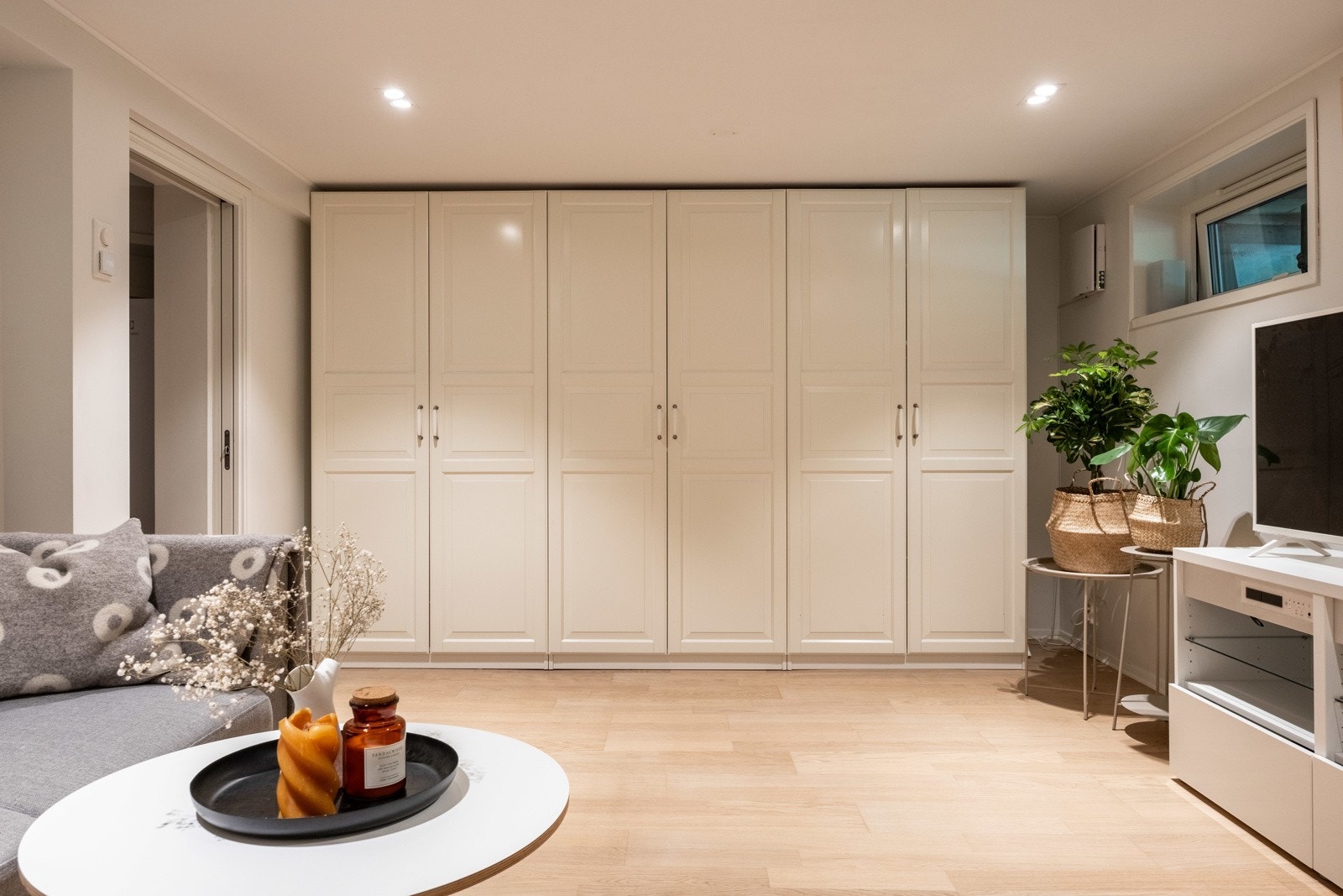 Det er balansert ventilasjon i kjellerstuen. Galleribilde