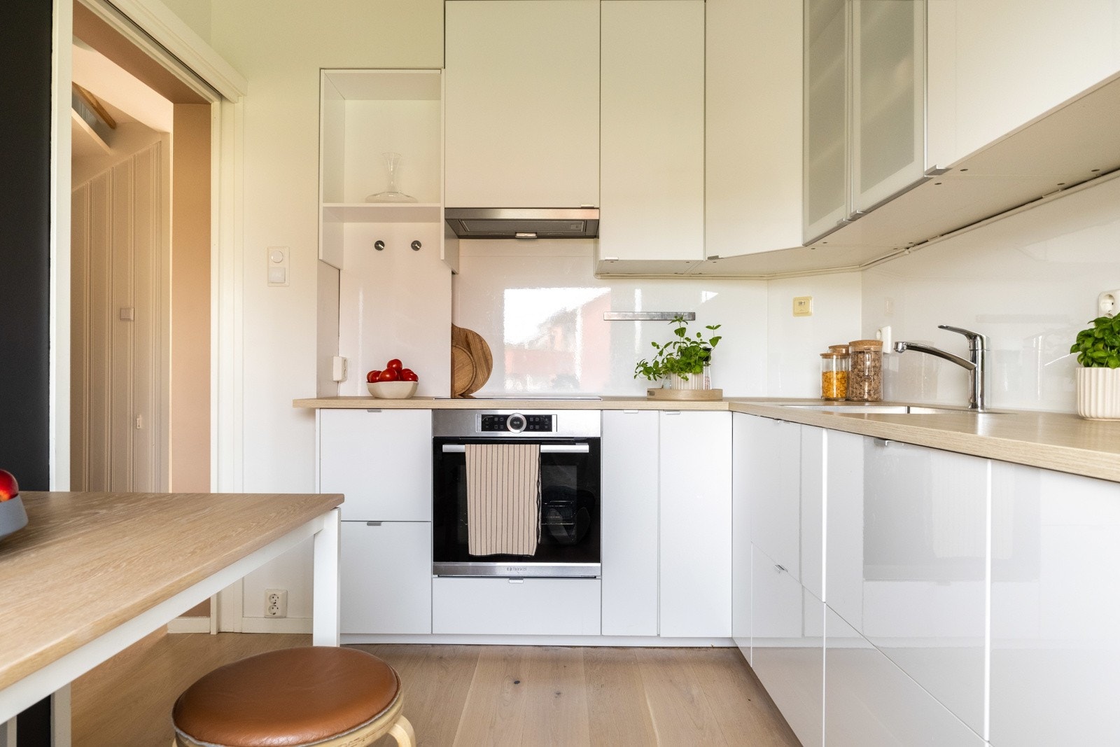 Kjøkkenet har ventilator koblet til friluft. Galleribilde